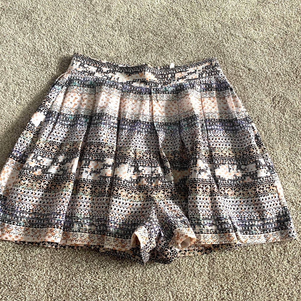 BCBGeneration tapestry pleated short